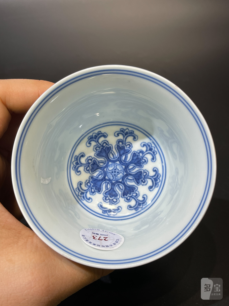 清乾隆 青花缠枝莲梵文高足杯 - 图8